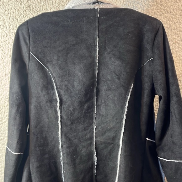 YOKI Look 👀  Good On Faux Fur Jacket - Picture 4 of 5